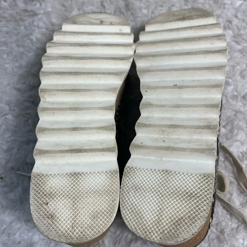Steve Madden Korrie Lace-Up snake skin print Beige & gray Platform Sneakers SZ10
